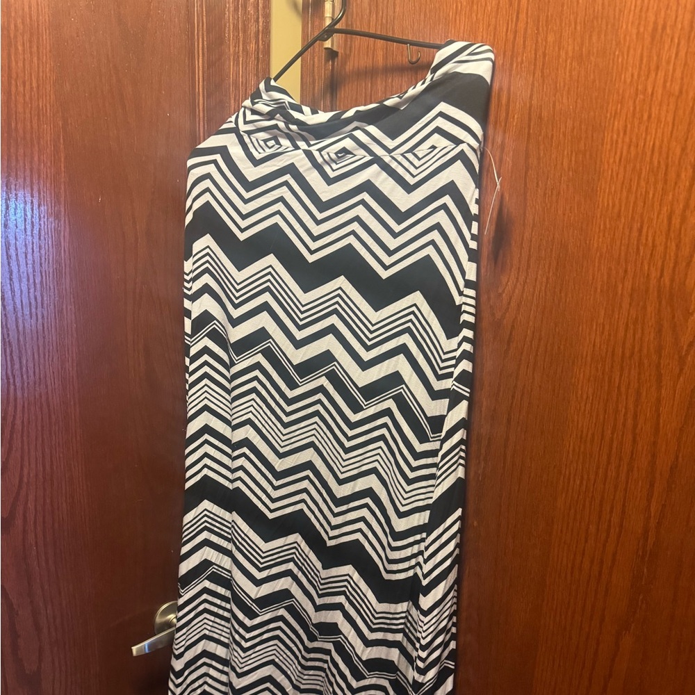 - Long skirt in zig zag pattern NWT